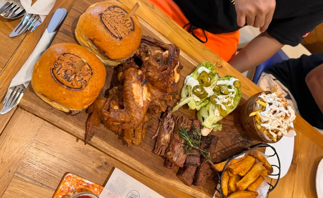 2080 Burger Sanur Food