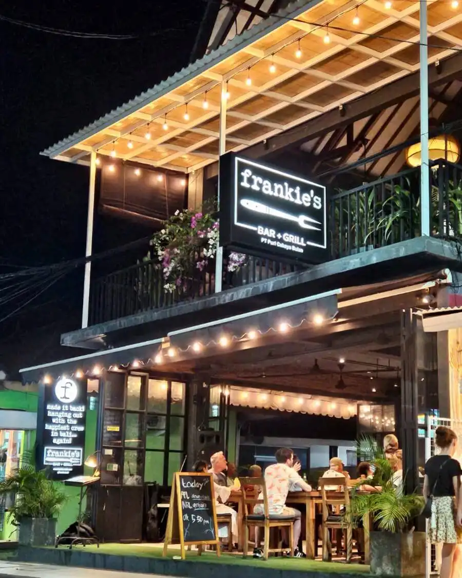 Frankies Bar Grill