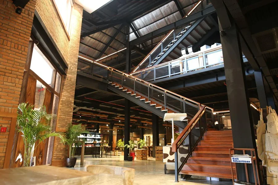 Gourmet Garage - interior